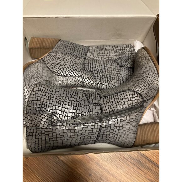 Diba True Leather Mid Calf Western Boots - Croc Embossed, Size 8 US, New In Box - Picture 3 of 7